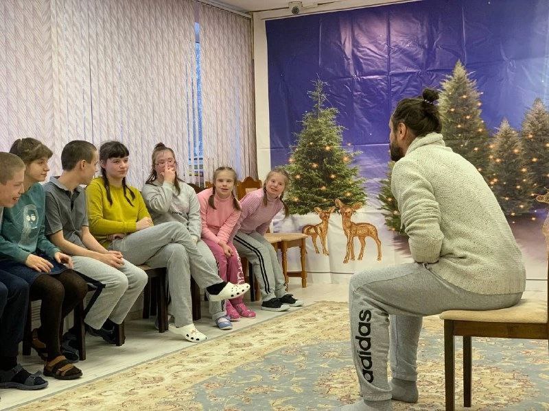 Педагог Семейного центра Николай Зверев провел выездное занятие партнеров в Центре Содействия Семейному Воспитанию "Сколковский".
