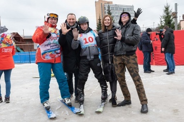 ОК!: Анатолий Белый, Ирина Безрукова, Юлия Зимина и другие звезды вышли на горнолыжный склон