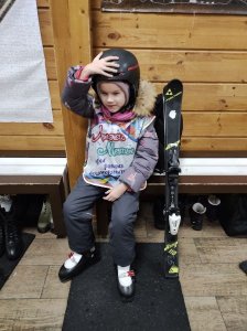 В Нижнем Новгороде дети с инвалидностью по зрению учатся кататься на горных лыжах