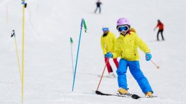 Во Всемирный день снега в Казахстане провели лыжный турнир среди детей